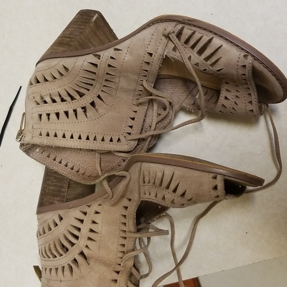 Vince Camuto Tarita laser cut sandal heels - Picture 5 of 8